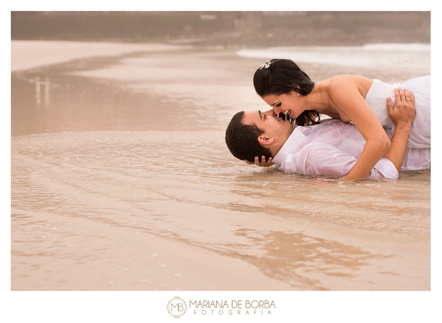 ensaio casal trash the dress bombinhas praia fotografo sao leopoldo (25)
