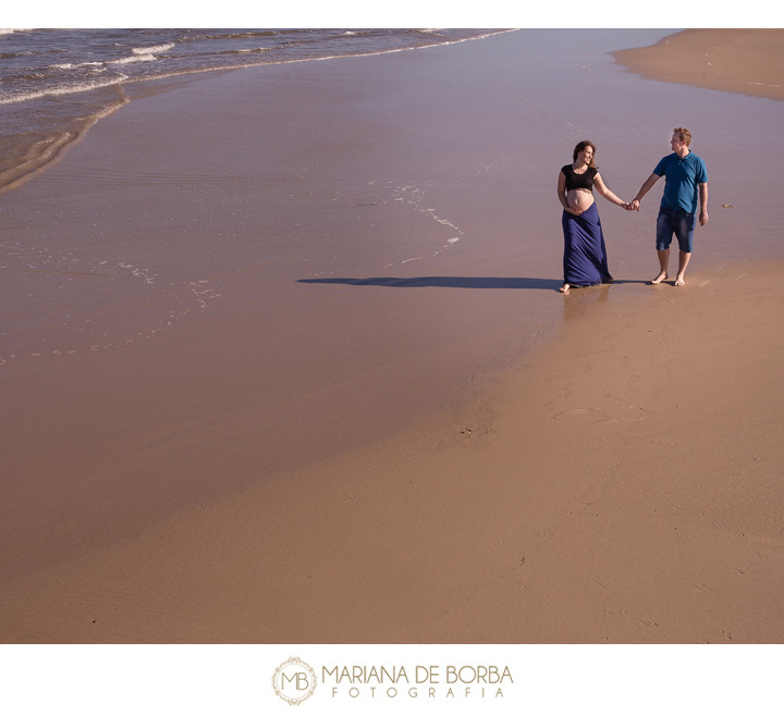 Renata e André esperando Elisa | ensaio externo gestante em Torres | fotógrafo de família São Leopoldo