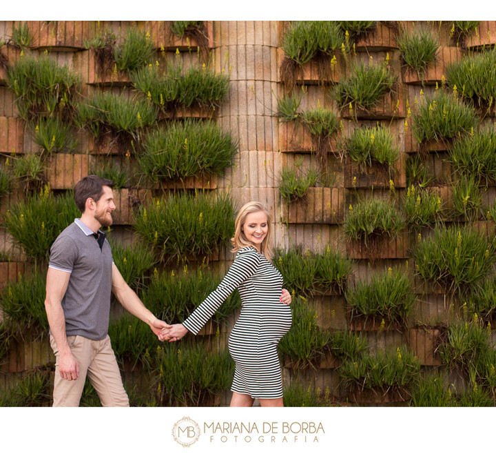 Bárbara e Lucas esperando Lara | ensaio externo gestante em Gramado | fotógrafo de família São Leopoldo